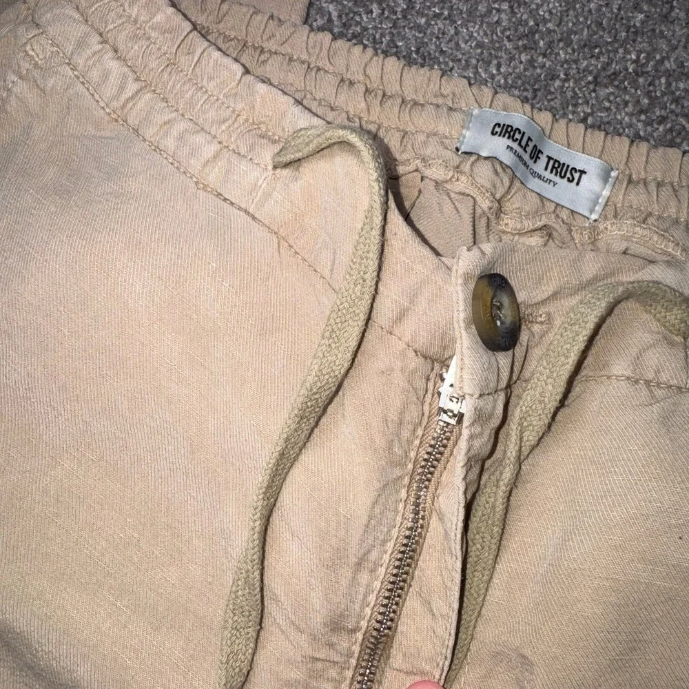 Circle of Trust Women's Khaki Linen Drawstring Pants - Size 28 (Size 6) - Picture 9 of 10